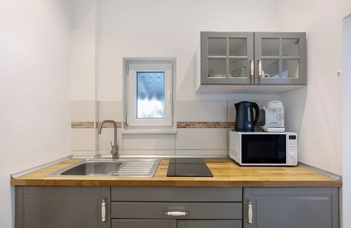 Ludwigsfelde Apartment | Apartment '4 - Weide' with Shared Terrace and Wi-Fi