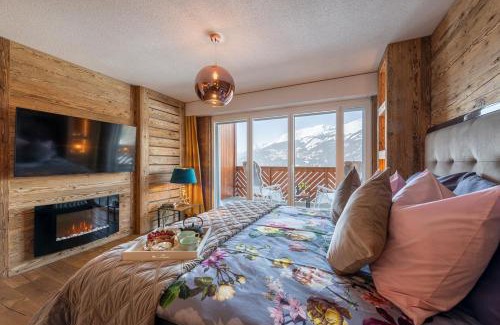 Lens Apartment | Apartment 42