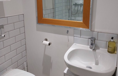 Barrow Gurney House | Apartment 5. (20 min walk to Bristol Airport)