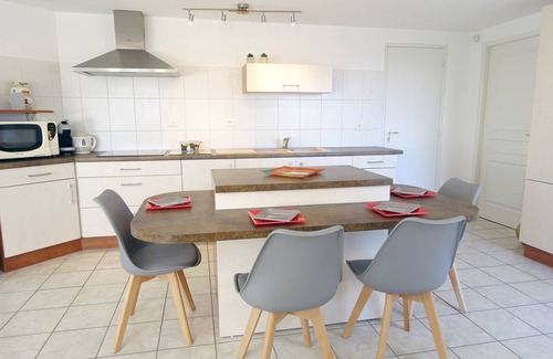 Clairvaux-les-Lacs Apartment | Apartment 60m² in villa with lake view, entrance and independent terrace