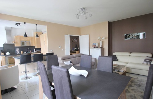 Serris Apartment | Apartment 6pax Square Elysee Square Tuscan Square, 10min Disneyland (DANUBE 2)