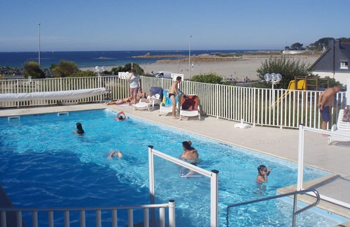 Trevou-Treguignec Apartment | apartment 7 people sea view, swimming pool, overnight stay all inclusive