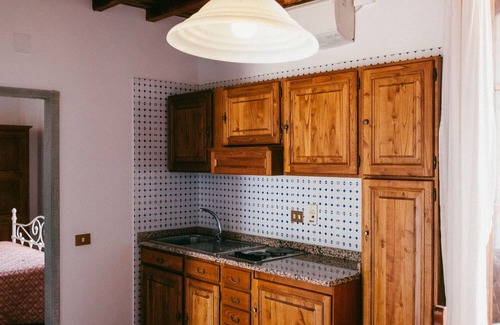 San Donato in Fronzano Apartment | Apartment '80 B Fattoria Degli Usignoli 5 Pax' with Shared Pool, Wi-Fi and Air Conditioning