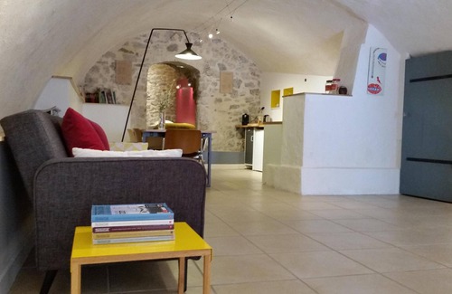 Vauvenargues Apartment | Apartment 90m2 - 12 km from Aix-En-Provence