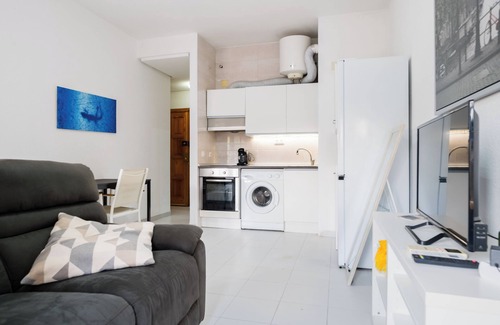 Doctor Barraquer-Grupo Renfe-Policlinico Apartment | Apartment 'A 2 minutos de la Alameda' with Wi-Fi and Air Conditioning