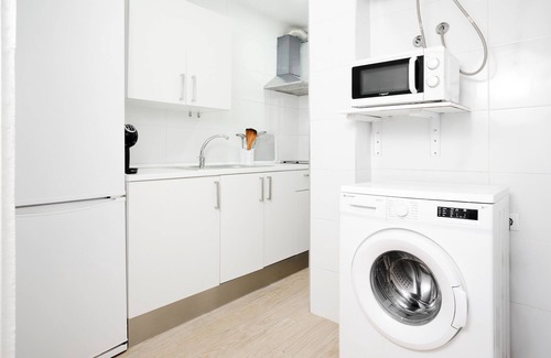 Doctor Barraquer-Grupo Renfe-Policlinico Apartment | Apartment 'A 5 Minutos De Calle Feria Y Alameda' with Private Terrace, Wi-Fi and Air Conditioning