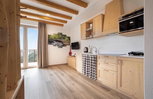 Tremosine Apartment | Apartment 'Agriturismo Hegemone Bosco' with Mountain View, Private Terrace and Wi-Fi