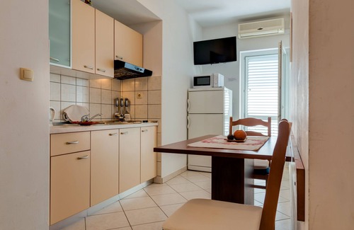 Lokva Rogoznica Apartment | Apartment A3 with Swimming Pool, Whirlpool and Sea View
