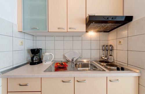Lokva Rogoznica Apartment | Apartment A3 with Swimming Pool, Whirlpool and Sea View