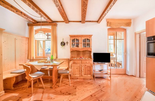 Montagna Apartment | 'Apartment Abendsonne' with Balcony & Wi-Fi