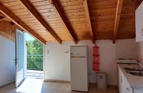 Kompi Apartment | Apartment above Peroulia beach near Koroni with taverna