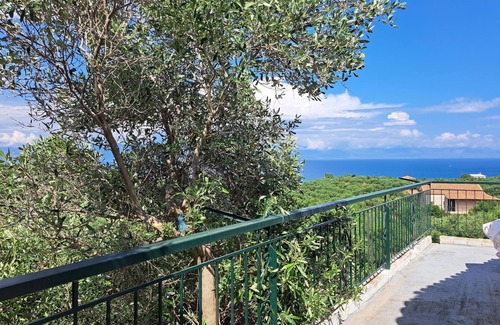 Kompi Apartment | Apartment above Peroulia beach near Koroni with taverna