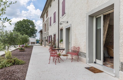 Sona Apartment | Apartment 'Agriturismo Tenuta Corte Tese' with Shared Garden and Air Conditioning