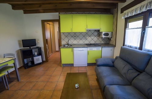 Avin Apartment | Apartment 'Aires De Avín 4' with Mountain View, Private Terrace and Wi-Fi