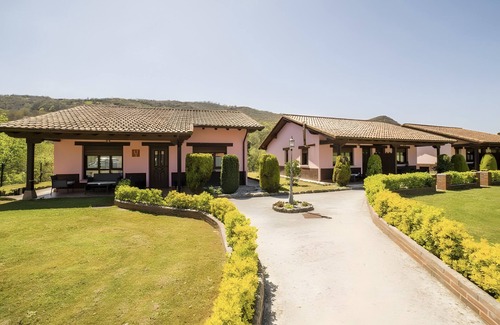 Avin Apartment | Apartment 'Aires De Avín 4' with Mountain View, Private Terrace and Wi-Fi