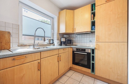 Loehne Apartment | Apartment 'Akazie' with Private Terrace and Wi-Fi