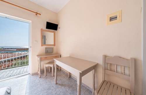 Parga Apartment | Apartment 'Alex Bar 1' with Sea View, Wi-Fi and Air Conditioning