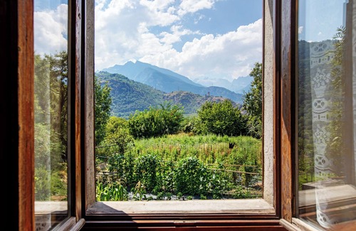 Saint-Pierre Apartment | Apartment 'Alloggio La Tour' with Mountain View, Private Garden and Balcony