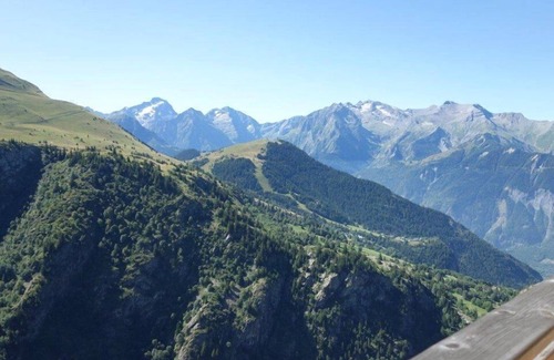 Eclose-Est Apartment | APARTMENT ALPE D'HUEZ QUARTIER ECLOSE