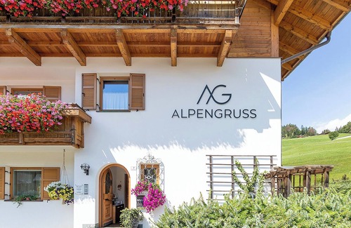 Prato alla Drava Apartment | Apartment 'Alpengruss Terra' with Mountain View, Shared Garden and Wi-Fi