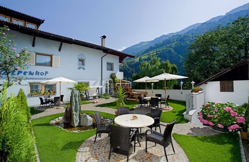 Saltusio Apartment | Apartment "Alpenhof Lodge Almrose iii" with Moutain View, Pool & Wi-Fi