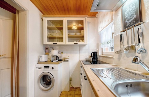 Bad Kreuznach Apartment | Apartment 'Am Fischertor' with Private Terrace and Wi-Fi