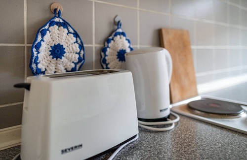 Buetzow Apartment | Apartment 'Am Teich' with Shared Terrace and Wi-Fi