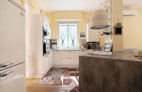 Tellaro Apartment | Apartment 'Amazing View' with Private Terrace, Wi-Fi and Air Conditioning