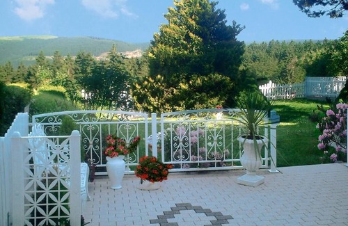 Masserberg Apartment | Apartment "An den Kurwiesen" with a wonderful view of the mountains and valleys