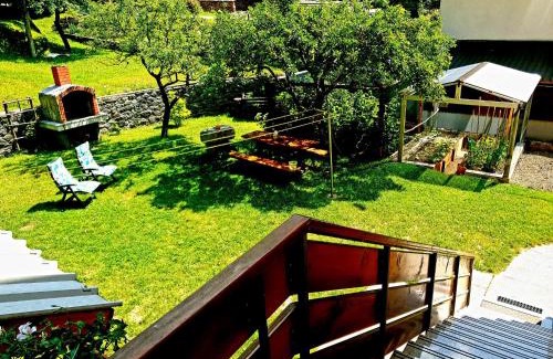 Podbrdo Apartment | Apartment and Garden house among the mountains