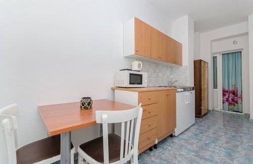 Bili brig Apartment | Apartment and Rooms Ivan (45191-A8) - Makarska