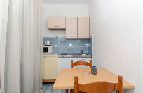 Bili brig Apartment | Apartment and Rooms Ivan (45191-A9) - Makarska