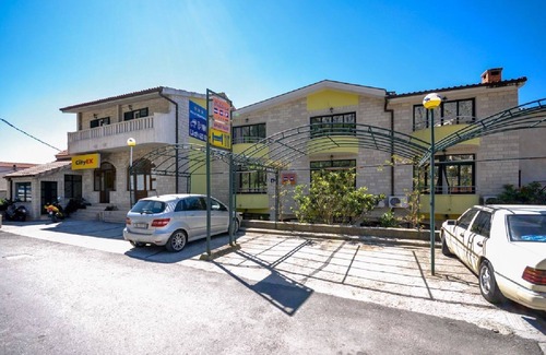 Bili brig Apartment | Apartment and Rooms Ivan (45191-A9) - Makarska