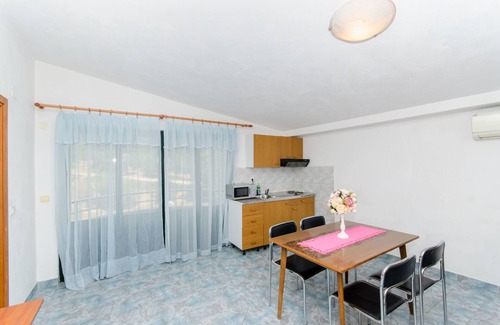 Umac Apartment | Apartment and Rooms Ivan