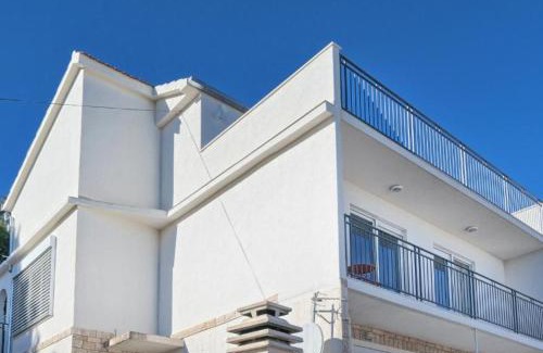 Seget Donji Apartment | Apartment Aniva - 50 m from the sea