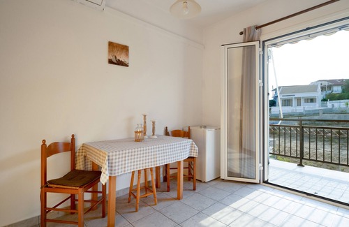 Lixouri Apartment | Apartment 'Anna's House 4 Lixouri Kefalonia' with Sea View and Air Conditioning