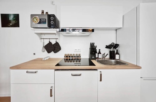 Craula Apartment | Apartment 'Apartments Am Hainich - Elsbeere' with Shared Terrace, Private Garden and Wi-Fi
