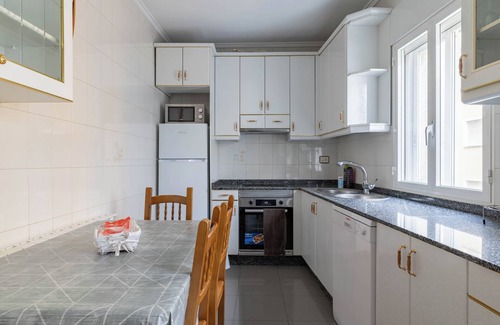 Monforte de Lemos Apartment | Apartment 'Apartamento Sarria' with Wi-Fi