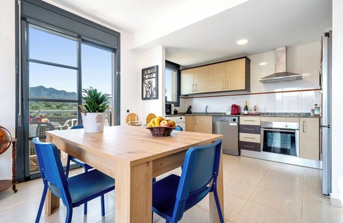 Sant Carles de la Rapita Apartment | Apartment 'Apartamento La Ràpita' with Sea View, Wi-Fi and Air Conditioning