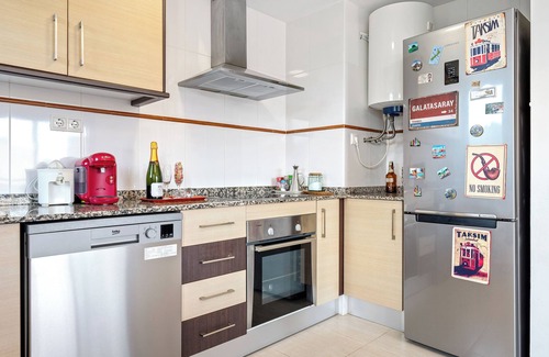 Sant Carles de la Rapita Apartment | Apartment 'Apartamento La Ràpita' with Sea View, Wi-Fi and Air Conditioning