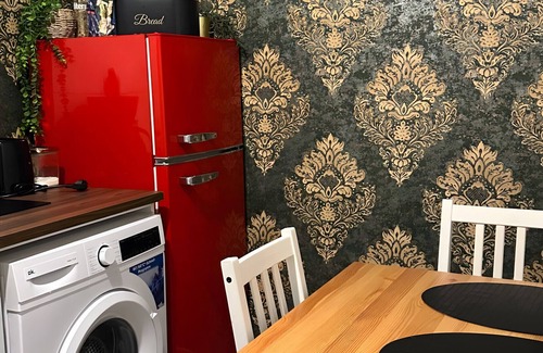 Duisburg Sud Apartment | Apartment 'Apartement Kingsize' with Shared Terrace and Wi-Fi