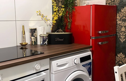 Duisburg Sud Apartment | Apartment 'Apartement Kingsize' with Shared Terrace and Wi-Fi