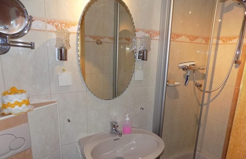 Schoneberg Apartment | Apartment /apartment no. II, shower /bath, 1 Schlafra - Haus Alexandra
