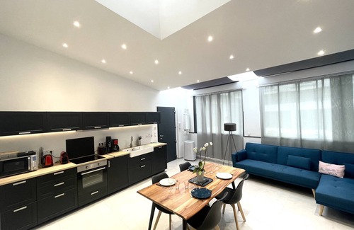 Montreuil-sur-Mer Apartment | Apartment-Apartment-Ensuite with Bath-Courtyard view-N°04