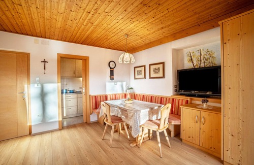 Acereto Apartment | Apartment App Hubertus - Sagernock with mountain view, south-facing balcony and WLAN