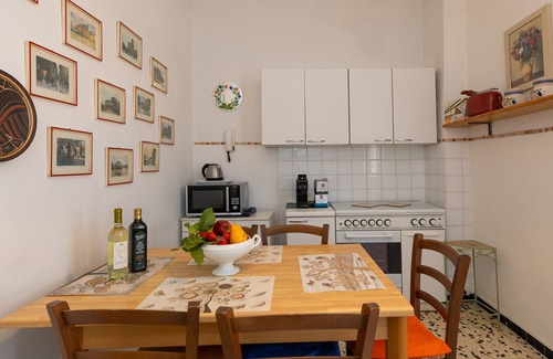San Vincenzo Apartment | Apartment 'Appartamento Vista Mare' with Sea View, Wi-Fi and Air Conditioning