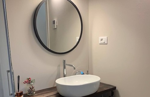Pescantina Apartment | Apartment 'Appartamento Magnolia 2' with Shared Garden, Wi-Fi and Air Conditioning