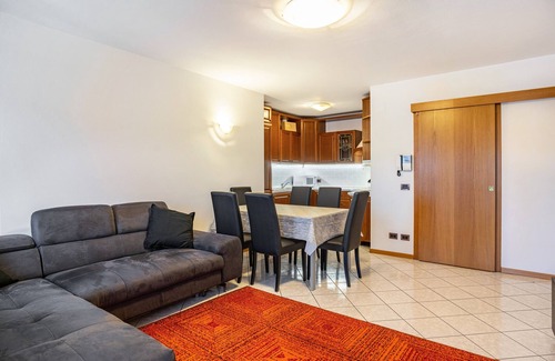 Cles Apartment | Apartment 'Appartamento Cles' with Mountain View, Balcony and Wi-Fi