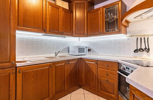 Cles Apartment | Apartment 'Appartamento Cles' with Mountain View, Balcony and Wi-Fi