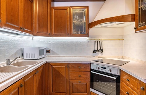 Cles Apartment | Apartment 'Appartamento Cles' with Mountain View, Balcony and Wi-Fi